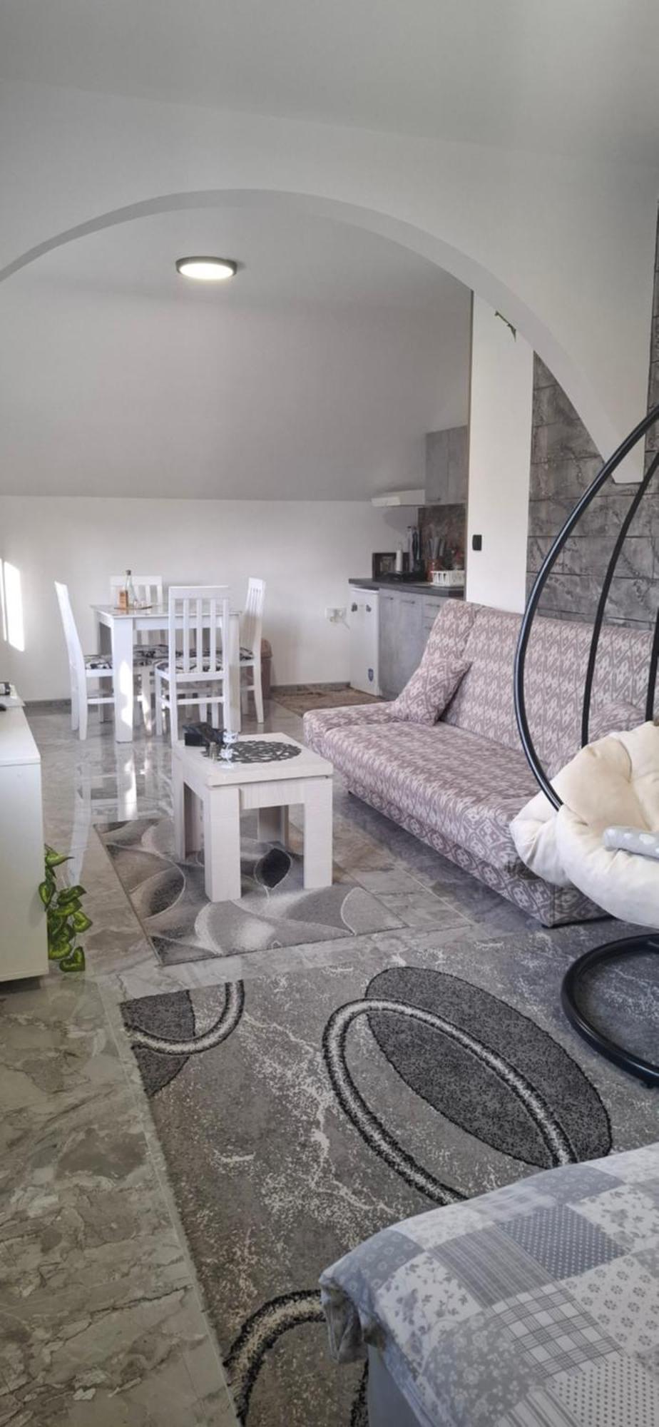 Ivanovic Apartment *